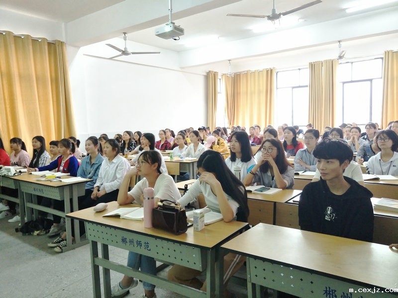 校领导深入思政课堂听课评课