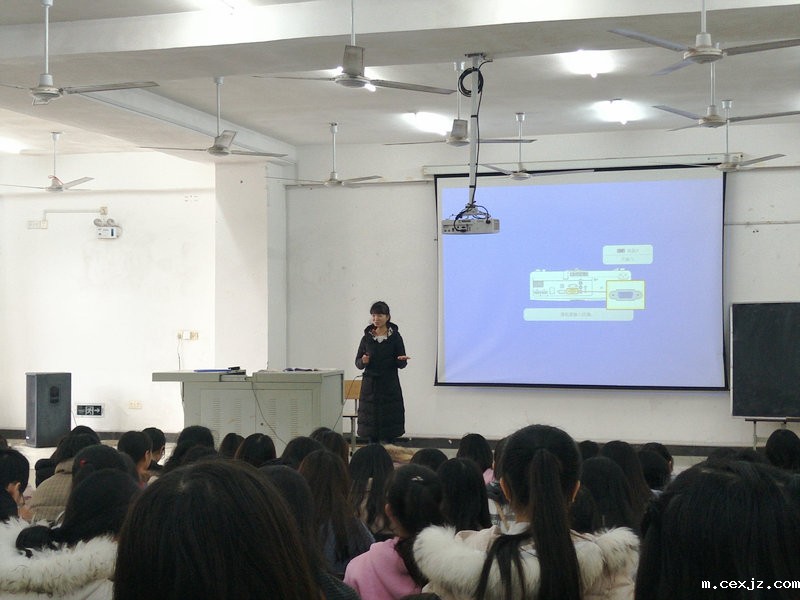 校领导走进思政课堂指导思政课堂教学