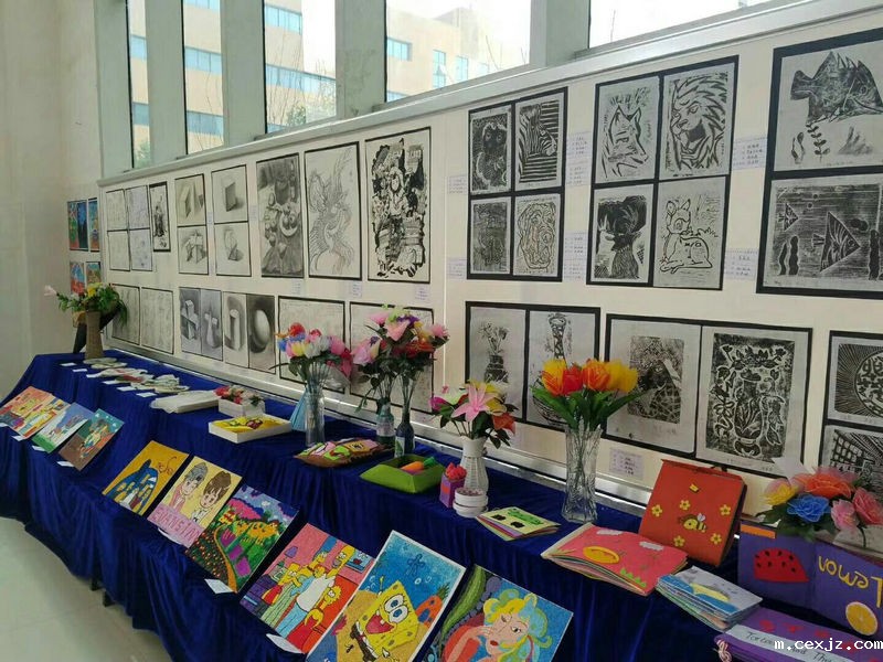 我校学前系第二届学生美术作品展开展