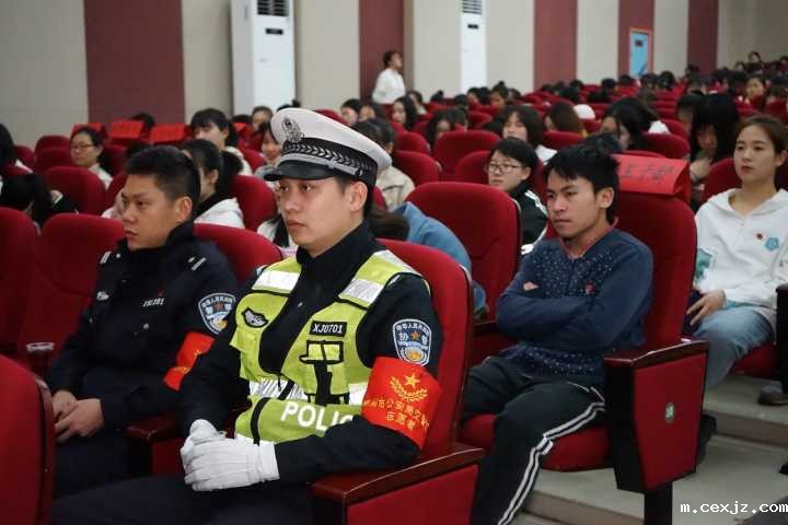 艺术系举办交通安全知识讲座