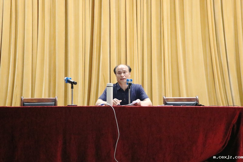 我校举行2019年校本课题启动仪式暨课题研究专项培训会