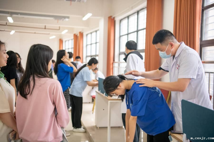2022年5月24日湘南幼专学生工作处开展脊柱侧弯筛查活动3-tuya-tuya.jpg