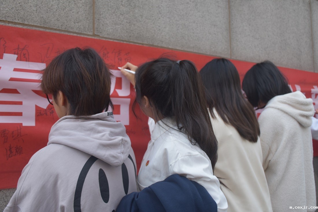 签名仪式 (1).jpg