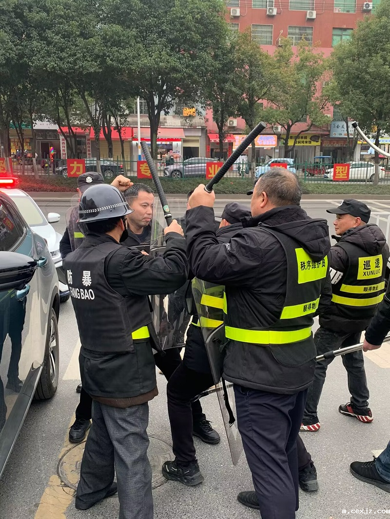 警校联动 共筑安全屏障—2025年校园反诈反恐宣传演练